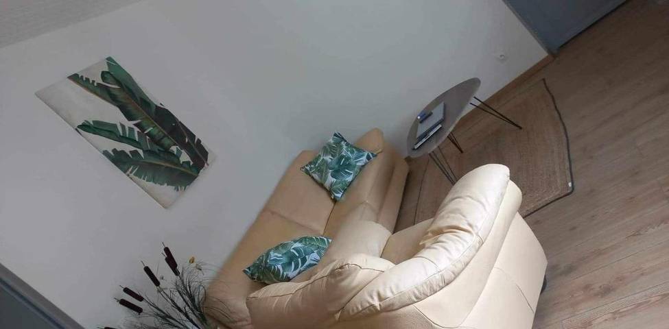 Gîte pour 7 personnes, avec terrasse et vue, animaux acceptés à Uzer - 4