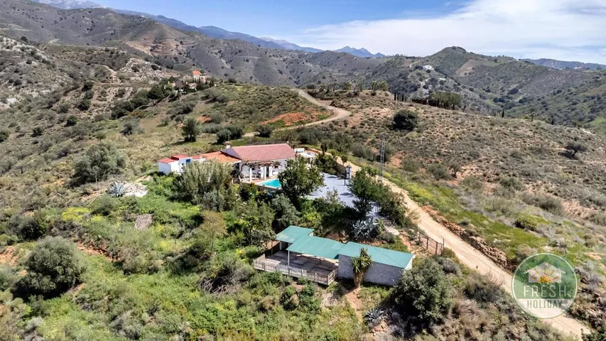 Chalet para 6 personas, con vistas además de piscina y jardín - 1