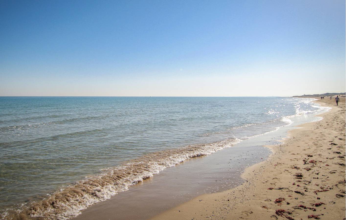 Apartamento vacacional entero, Retiro junto a la playa con piscina y terraza, WiFi y aire acondicionado in Los Arenales del Sol, Elche