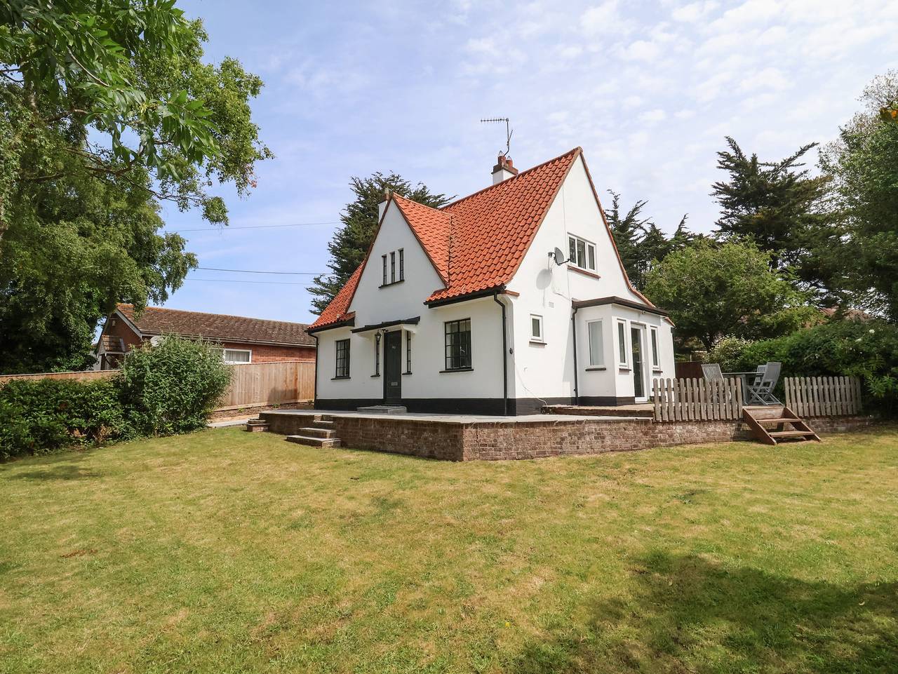 High Ground, Reydon in Waveney District, Sunrise Coast
