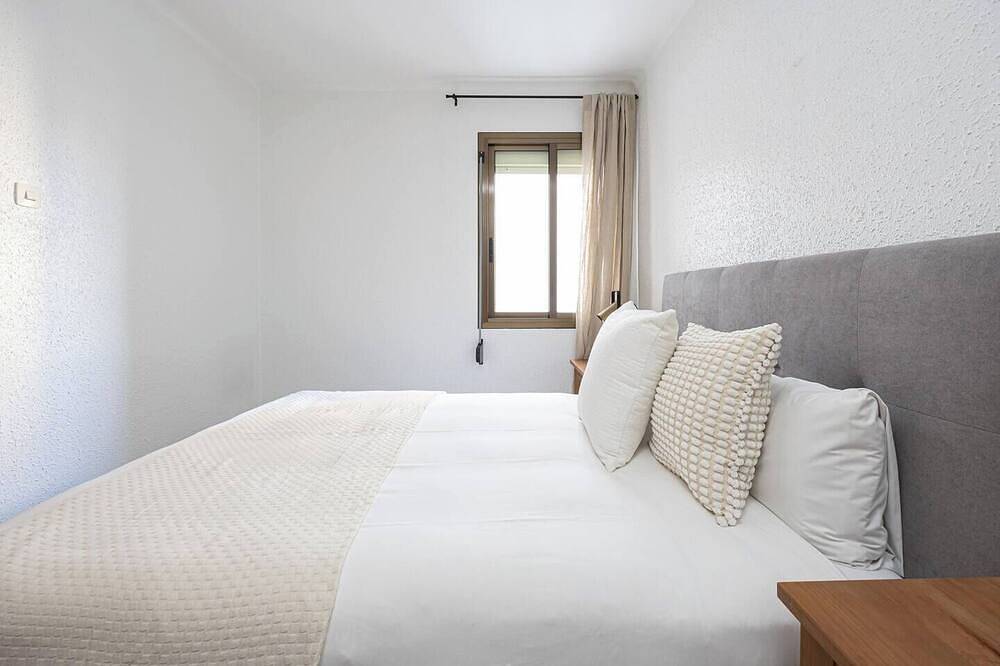 Entire apartment, Experience the charm of our lovely and intimate 3-bedroom home. in Cornellà de Llobregat, Baix Llobregat