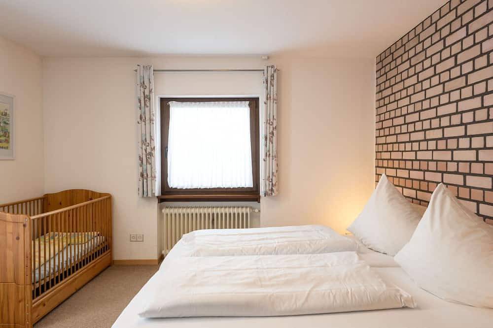 Ganze Wohnung, Schöne Wohnung für 21 Leute mit  W-Lan, Tv, Terrasse und Haustiere erlaubt in Immerath, Vulkaneifel