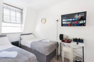 Bed And Breakfast for 4 Guests in Camden, London, Picture 4