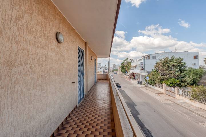 Appartamento per 10 persone, con Balcone e Giardino a Torre Lapillo
