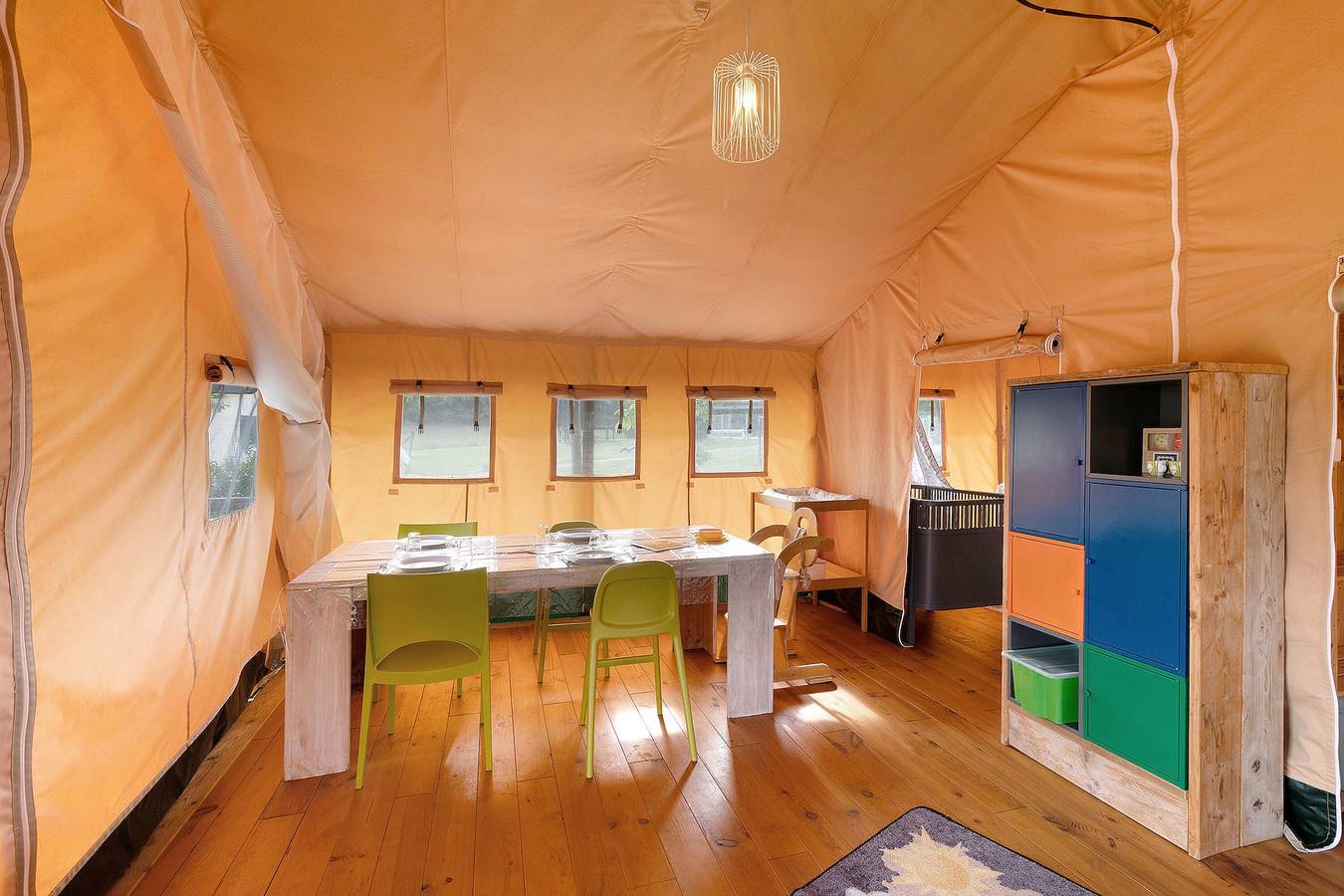 Glamping « Tente Safarilodge 1 – 5 personnes » avec terrasse privée, jardin commun et Wi-Fi in Paulin, Périgord Noir