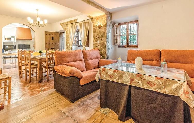 Stunning Holiday Home “Villa Godoy” with Wi-Fi, Garden in Mondrón, Periana