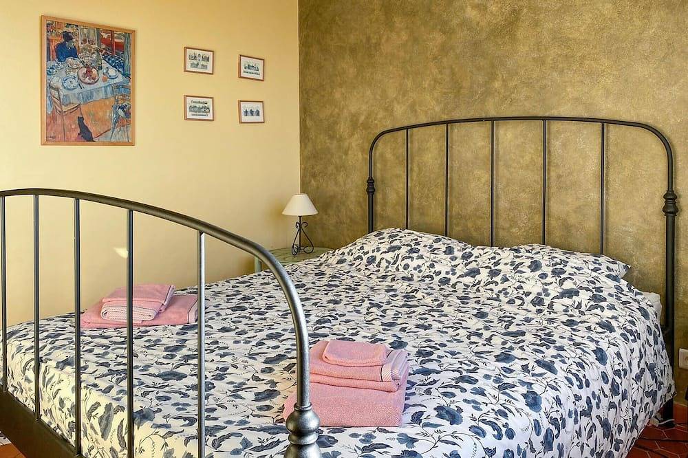 Awesome home in Entrecasteaux in Entrecasteaux, Región Brignoles