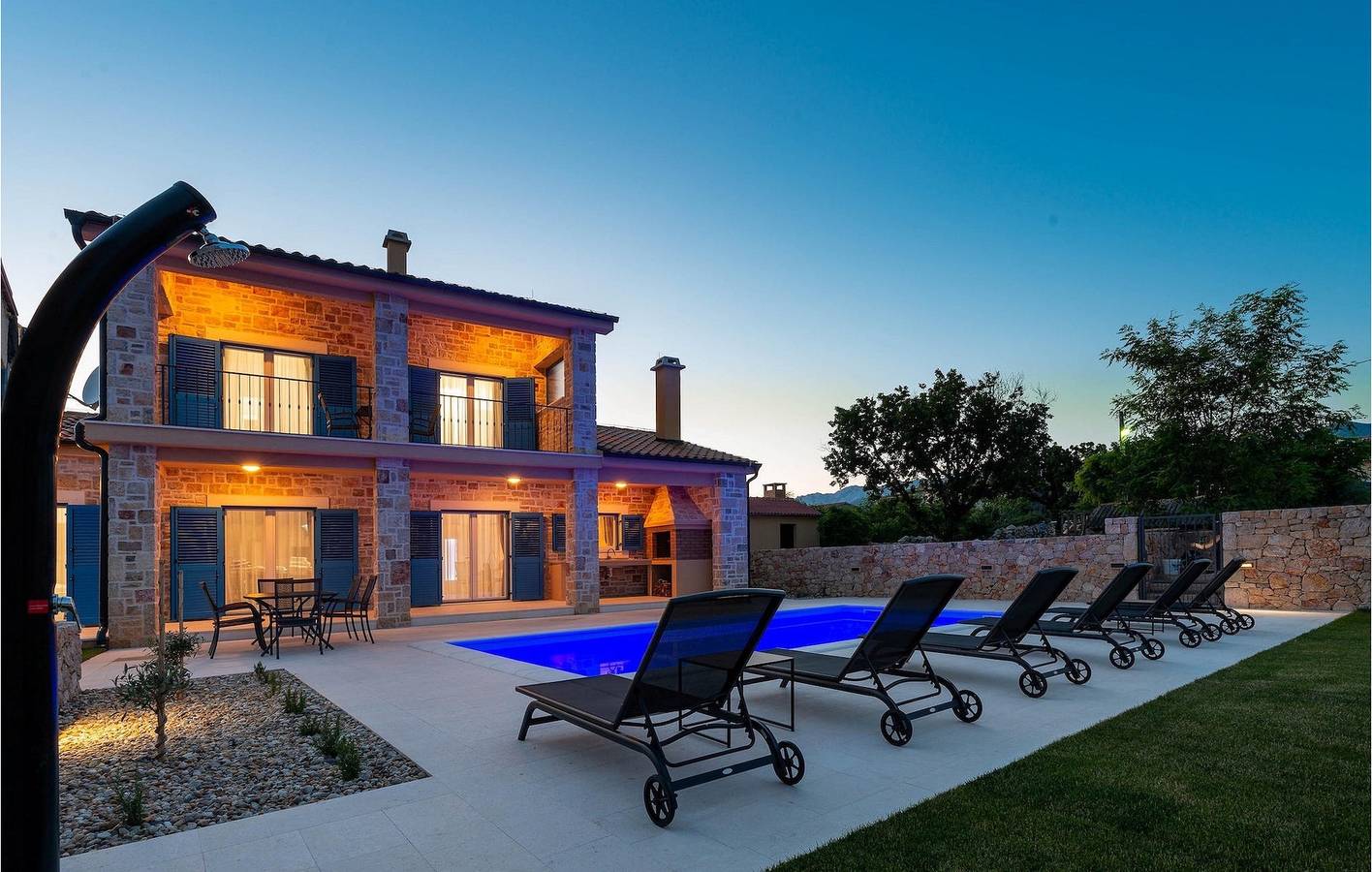 Gemütliche 2-Zimmer-Wohnung mit Pool, WLAN und Zugang zum Strand (1,5 km entfernt) in Novigradsko More, Zadar