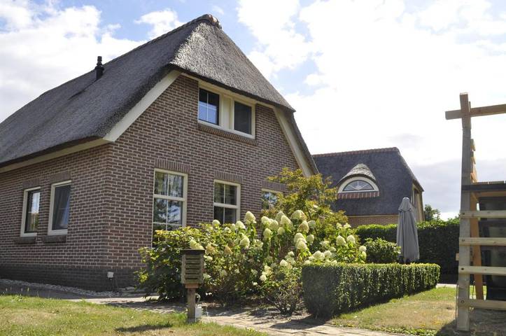 Villa voor 12 personen, with Whirlpool and Terras as well as Tuin and Sauna in het Nationaal Park Dwingelderveld