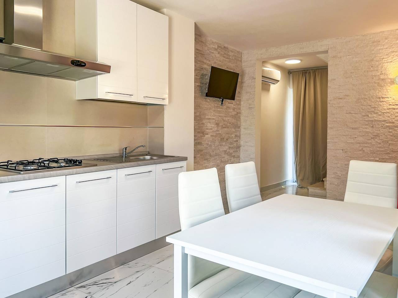 Ganze Wohnung, Landhaus 'Plutone' mit privater Terrasse und Klimaanlage in Bibione, San Michele al Tagliamento