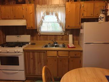 Log Cabin for 4 Guests in Fontana Lake, Swain County, Picture 4