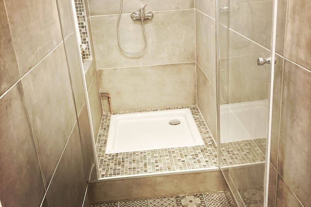 Ganze Wohnung, Stylish studio apartment in 100-year-old country house with enchanted garden in Niendorf Hamburg, Hamburg