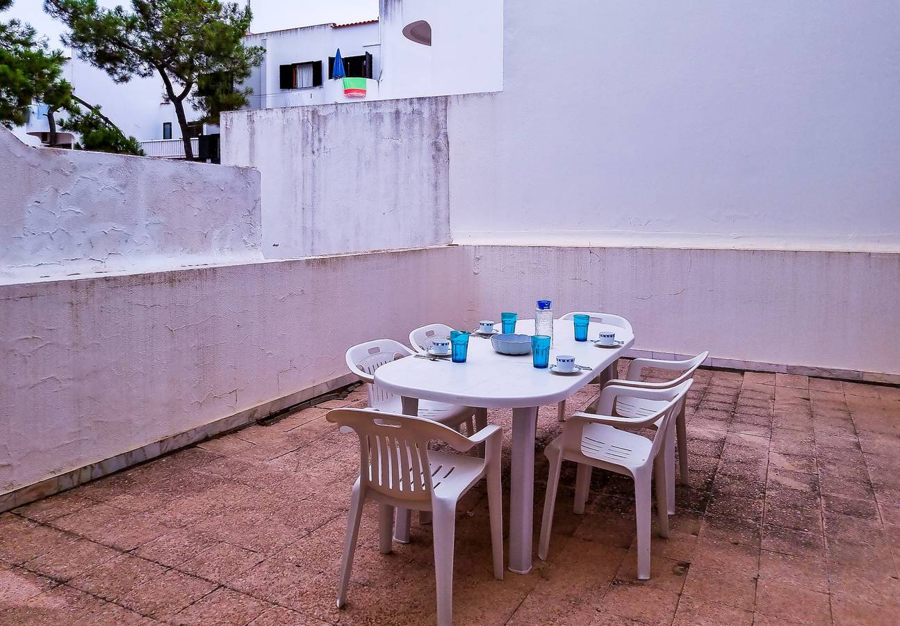 Geheel appartement, Vakantieappartement voor 4 personen met terras in Monte Gordo, Faro District