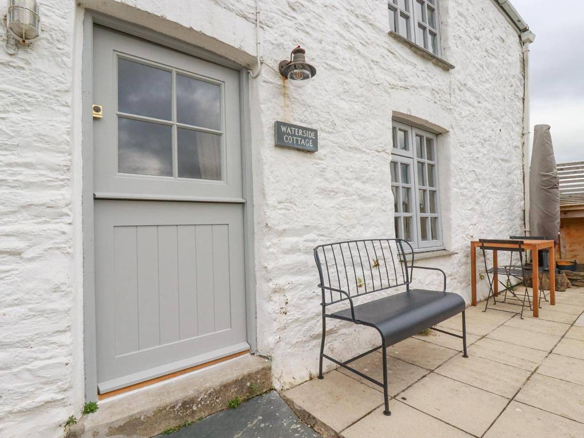 Waterside Cottage in Cornwall