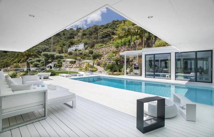 Casa de vacaciones para 12 personas, con Jacuzzi y Terraza además de Jardín y Piscina en Badalona