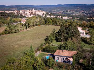 Gîte pour 6 personnes, avec jacuzzi et piscine ainsi que jardin et terrasse, animaux acceptés à Castelnau-de-Montmiral