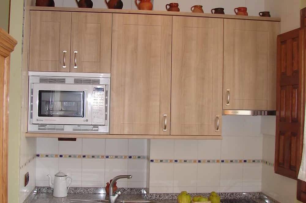 Apartamento rural El Refugio de la Sauca para 2 personas in Alameda del Valle, Sierra de Guadarrama