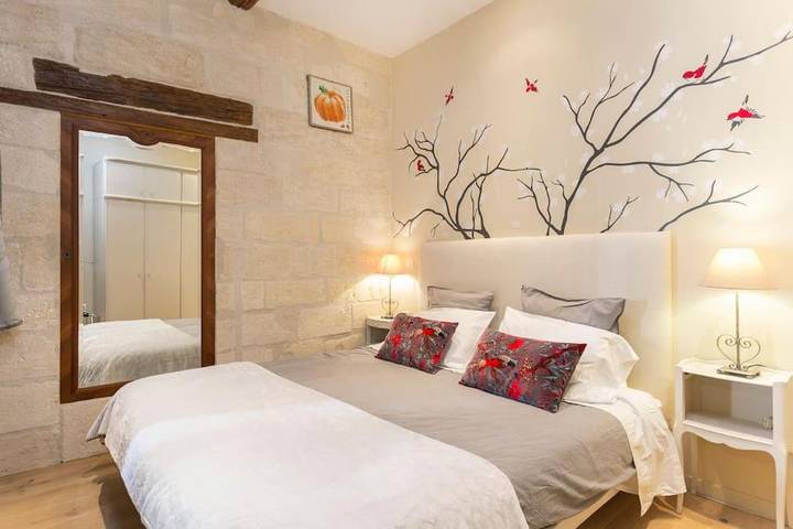 Gîte pour 3 personnes, animaux acceptés dans Théâtre des Halles