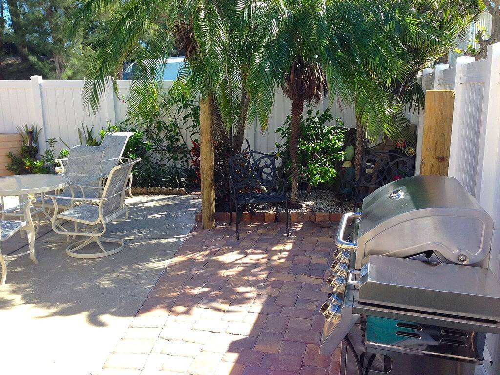 Ganze Wohnung, Blick auf den Golf und den Sonnenuntergang !!! 1Br Apt. C ist zentral gelegen, zu Fuß zu allen Orten in Bradenton Beach, Anna Maria Island