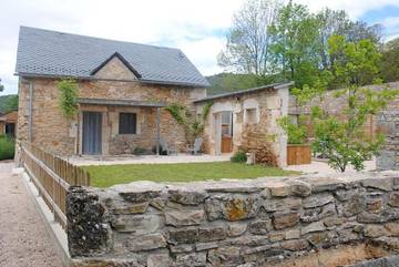 Gîte pour 4 personnes, avec vue et jardin à Sévérac-le-Château