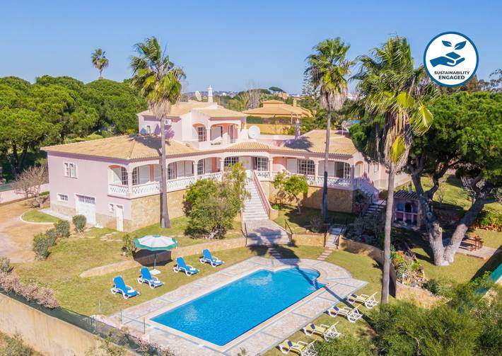 Chalet para 12 personas, con Balcón además de Terraza y Jardín en Albufeira