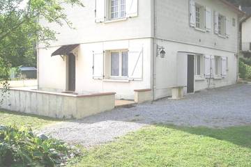Gîte pour 4 personnes, avec terrasse et jardin à Gan