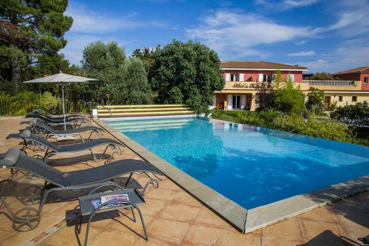 Appart’hôtel pour 6 personnes, avec jardin ainsi que vue et piscine