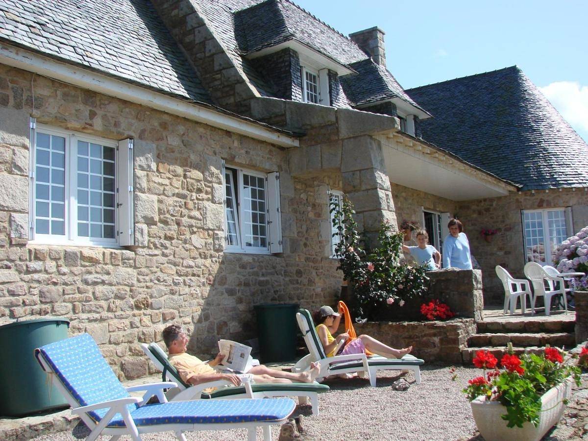 Double or Twin Room with Sea View in Plougrescant, Côte de Granit Rose