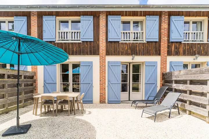 Gîte pour 6 personnes, avec piscine et jardin