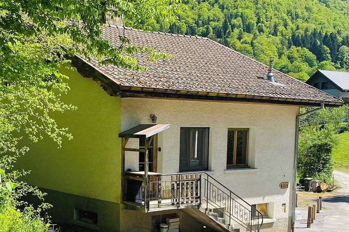 Gîte pour 6 personnes, avec jardin dans Battenans-Varin