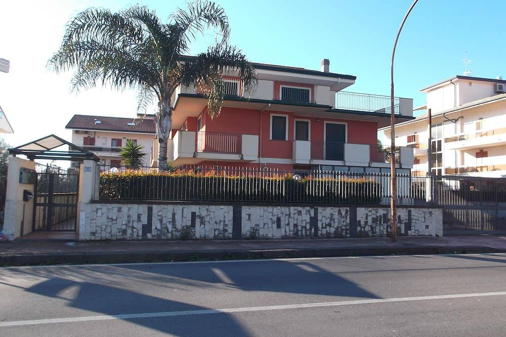 Apartamento Moderno Y Acogedor Cerca Del Mar De Recanati in Giardini-Naxos, Provincia de Messina