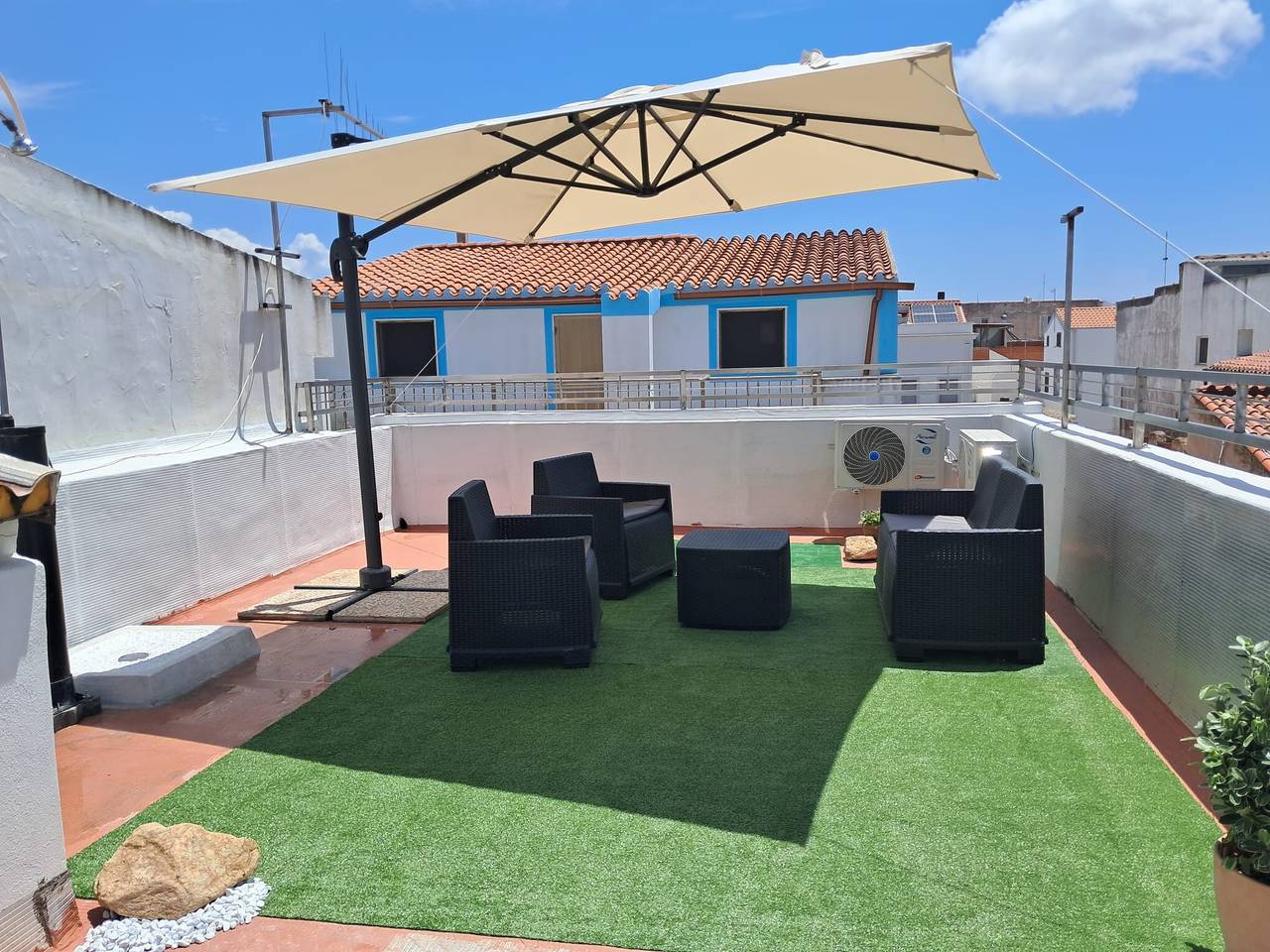 Casa Vacanze al Centro del Borgo con Terrazza Privata, Wi-Fi e Aria Condizionata in Calasetta, Sant'Antioco