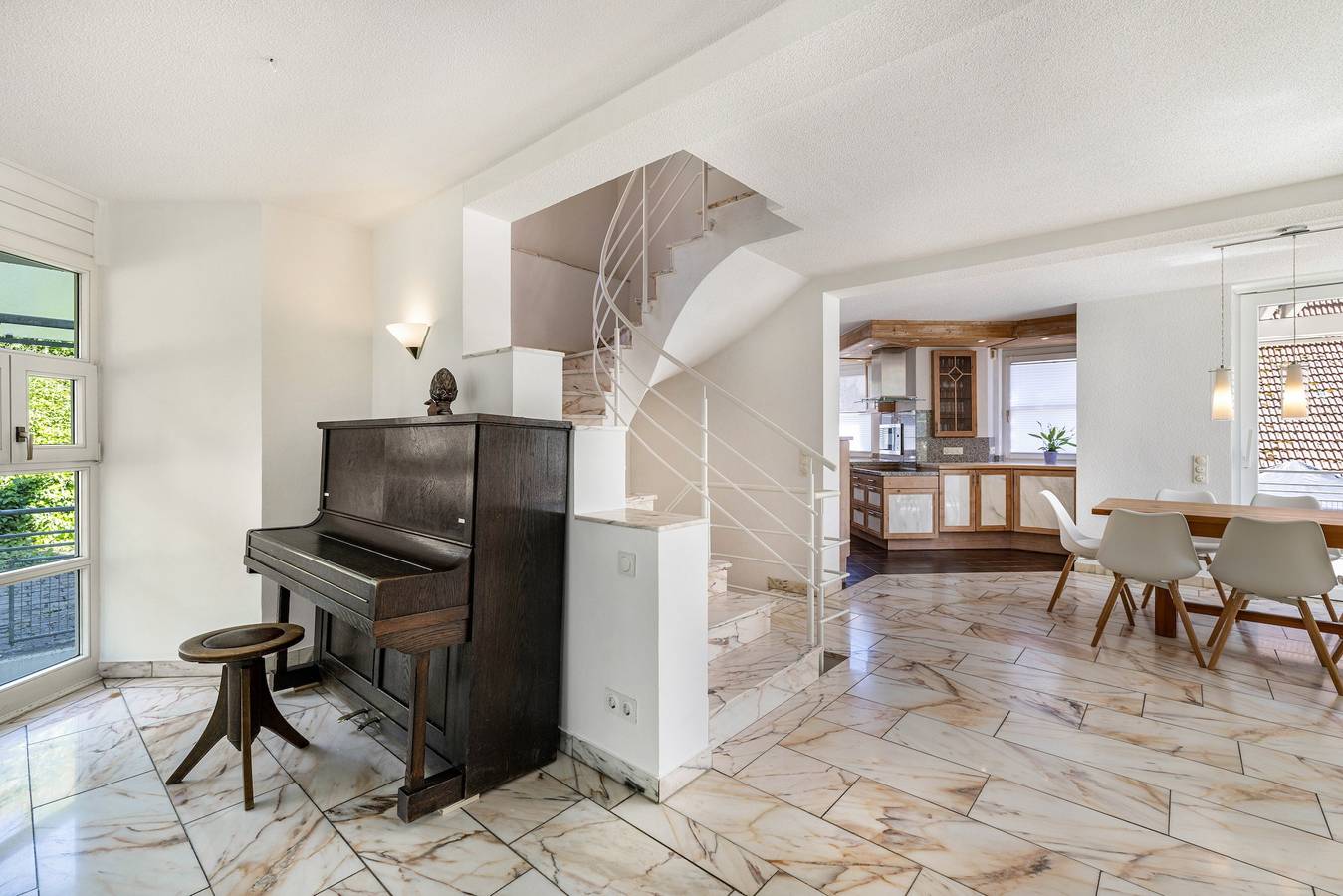 Großzügige Villa 'Encanto' mit 4 Sz, Terasse, Wintergarten und vielen Aktivitäten in Albstadt, Neckar-Alb