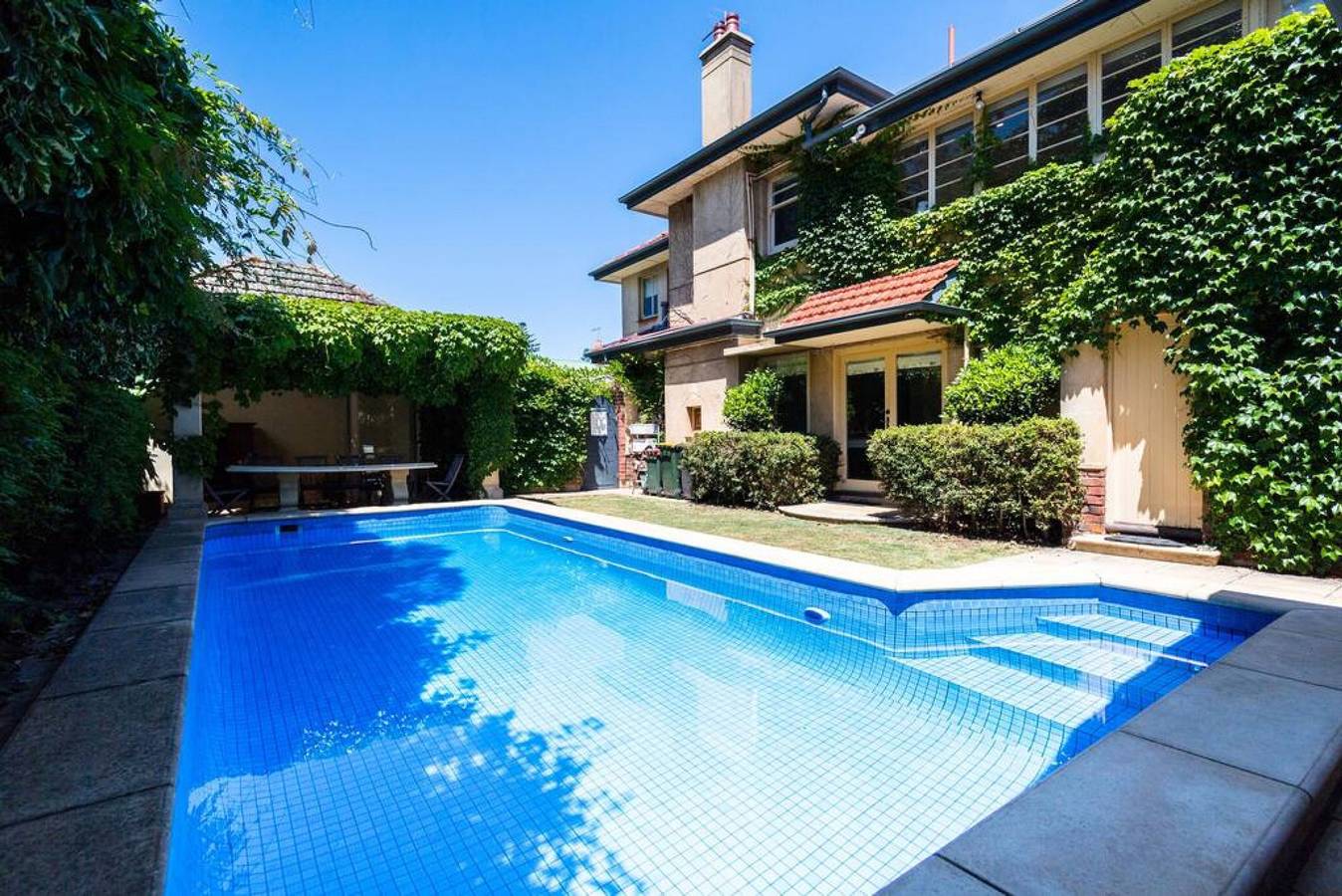 Beautiful 2 story Manor close to beach and all in Adelaide, South Australia