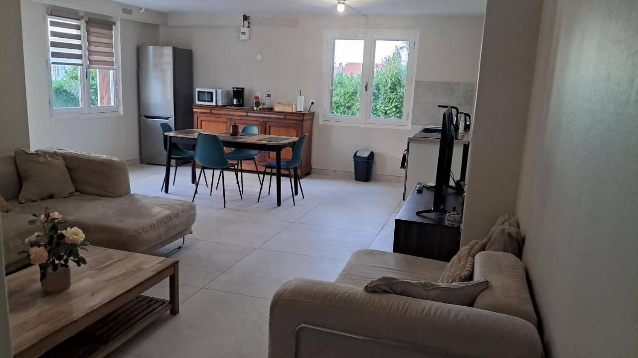 Appartement entier, Logement paisible avec jardin, accès plain pied sans escalier, parking et Wifi in Roche-la-Molière, Loire