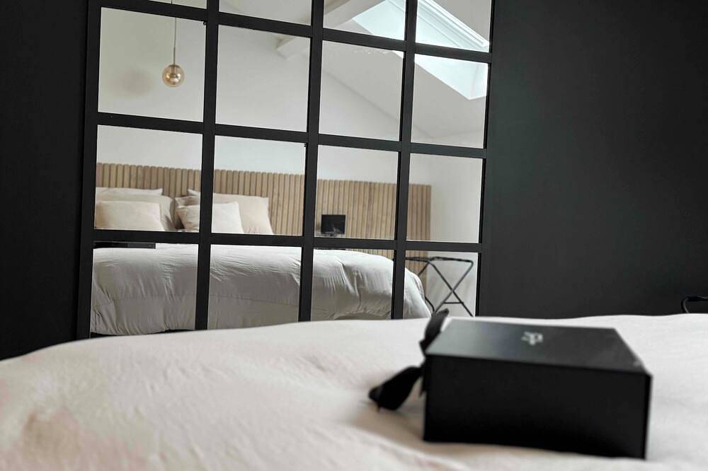 Ganze Wohnung, Unusual night: Sauna & private Spa • Lovescape in Sainte-Menehould, Marne