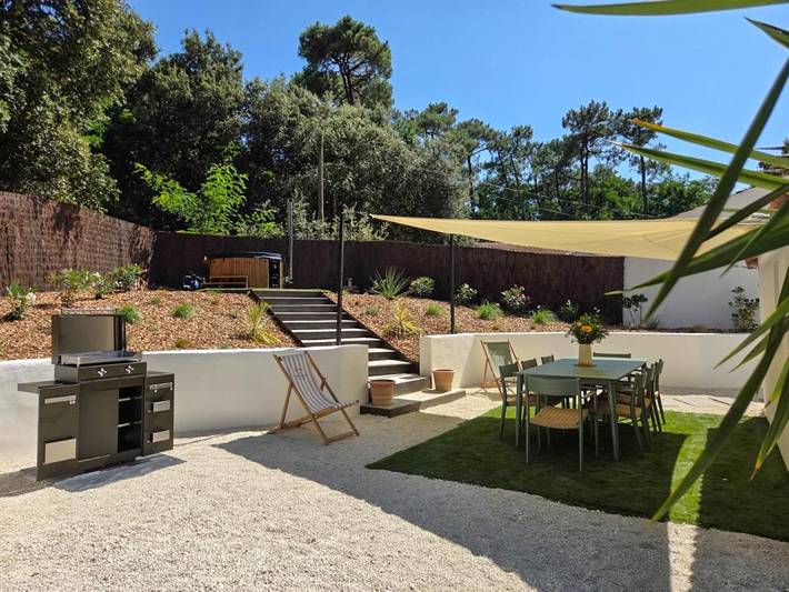 Maison d’hôte pour 8 personnes, avec Jacuzzi et Terrasse ainsi que Jardin et Vue à Jard-sur-Mer