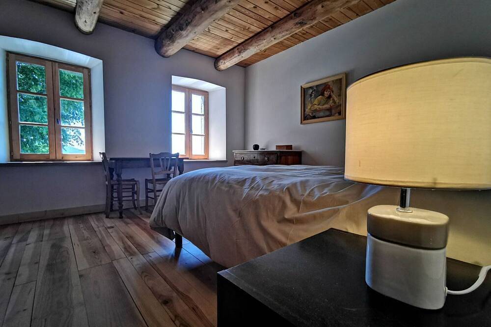 Casa rural luminosa con piscina y zonas de descanso en plena campiña in Saint-Étienne-Lardeyrol, Macizo Central