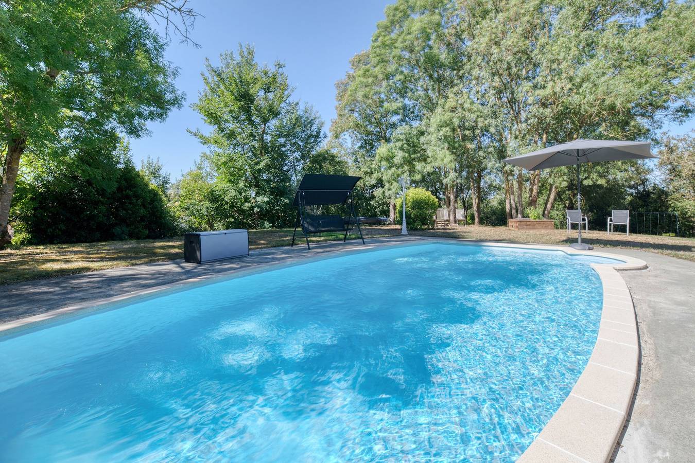 Toit Pour Vous à Maurens - Escapade détente au village, avec jardin et piscine in Gers