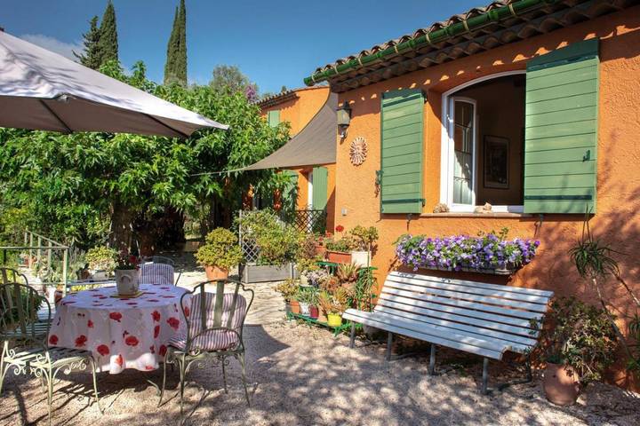 Chambre d’hôte pour 2 personnes, avec Terrasse et Jardin ainsi que Piscine et Vue