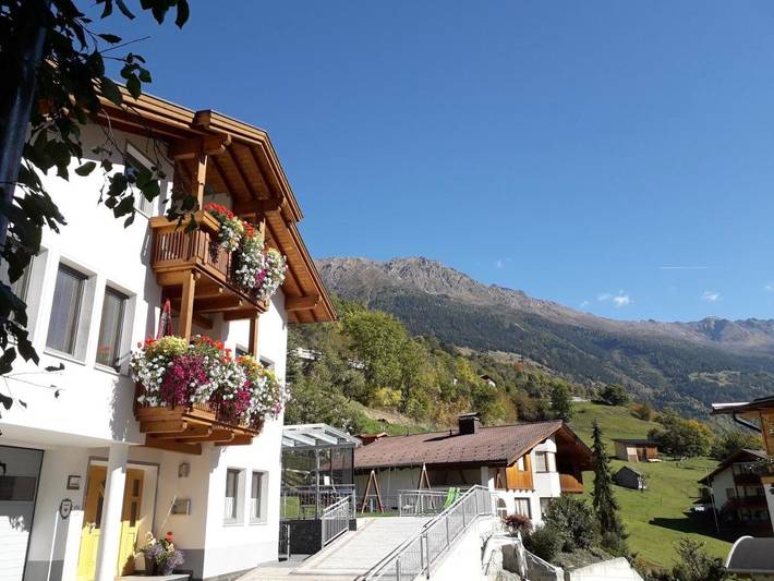 Ferienwohnung für 7 Personen, mit Balkon und Terrasse sowie Garten und Ausblick in Kauns