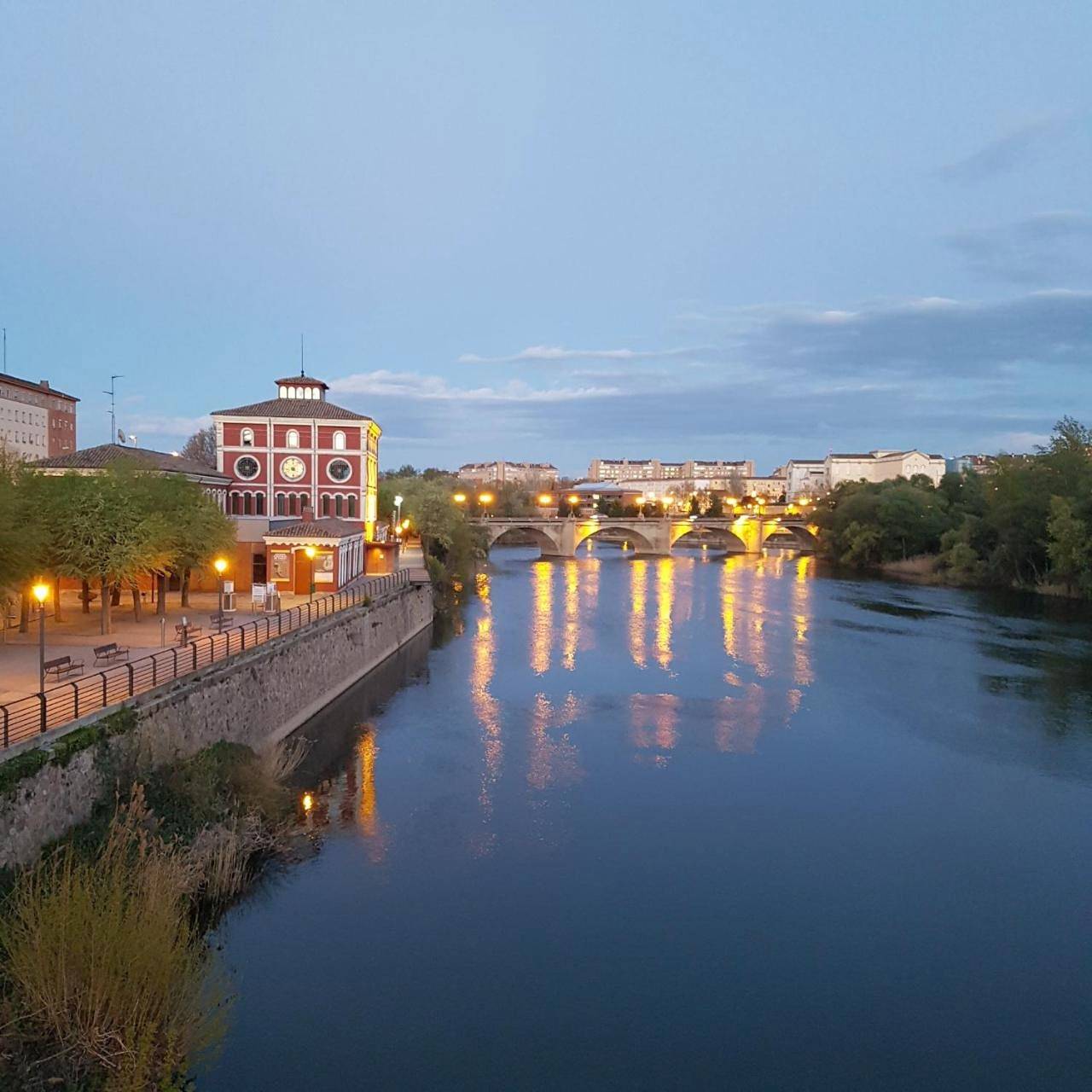 Double or Twin Room with Private Bathroom in Logroño, Provincia de La Rioja