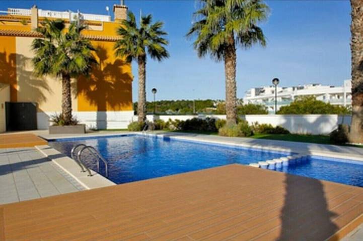 Ferienwohnung für 4 Personen, mit Balkon und Garten sowie Pool