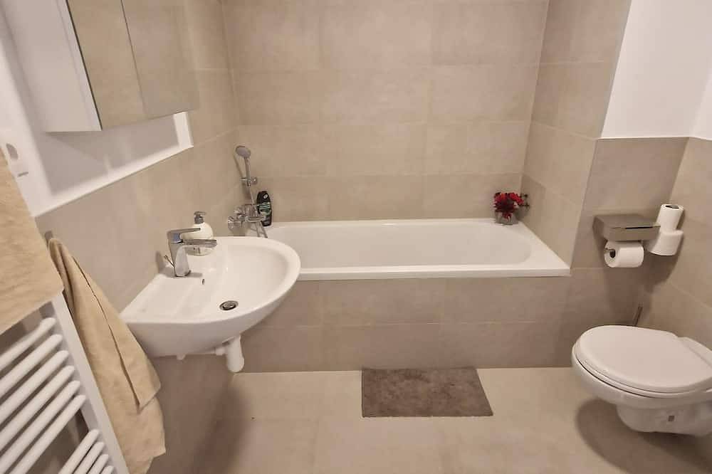 Ganze Wohnung, Charming 1-bedroom apartment with underground parking, Wifi,  in lovely Ružinov in Bratislava, Bratislava und Umgebung