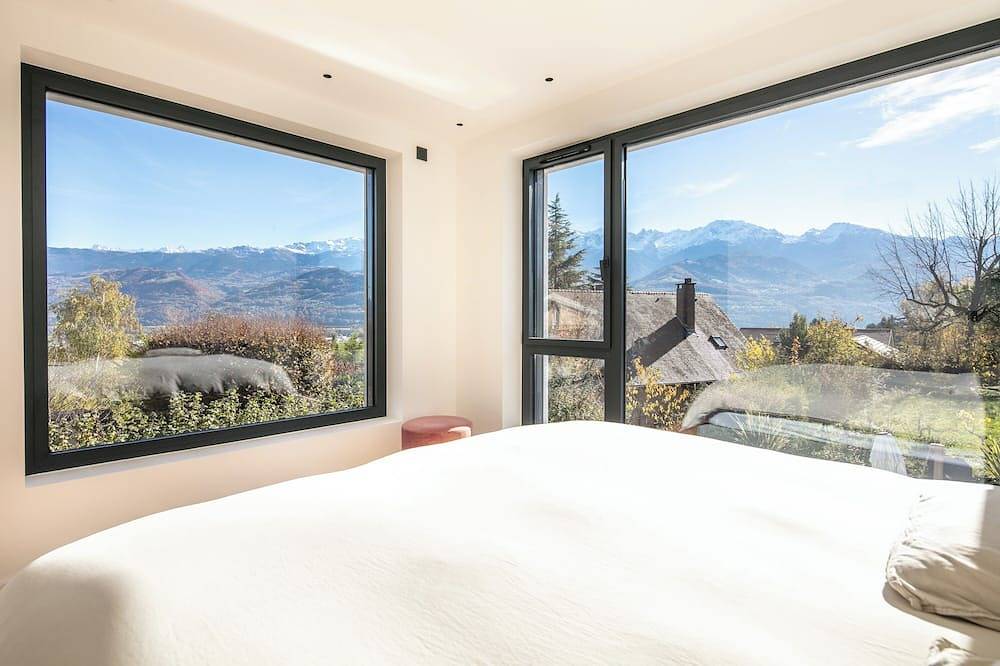 Gorgeous 4-bedroom house with Ac in charming Bernin France in Bernin, Isère