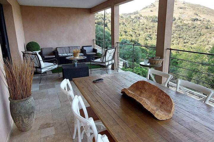 Location de vacances pour 5 personnes, avec jardin et terrasse à Moltifao