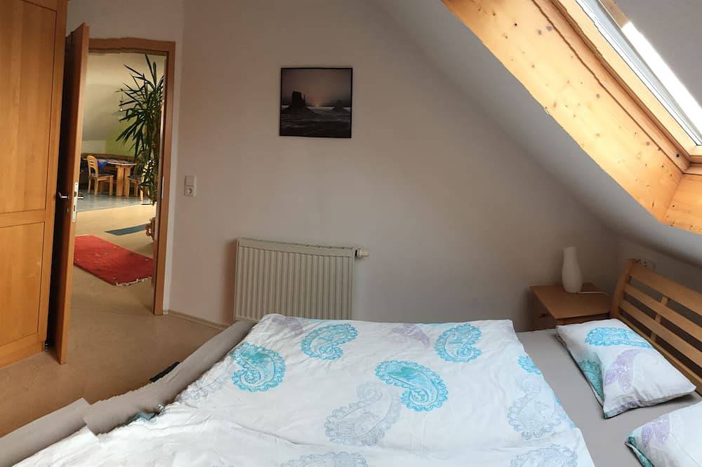 Ganze Wohnung, Helle und großzügige Dachwohnung mit Balkon und Alpensicht in Oberteuringen, Bodenseekreis