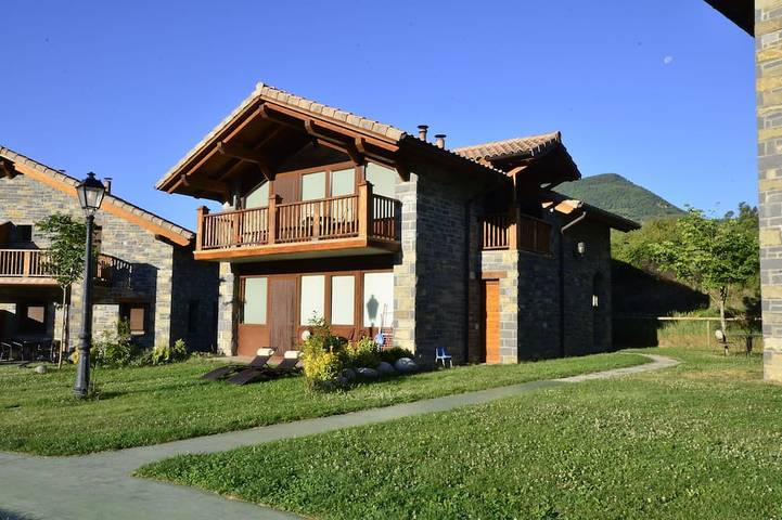 Gîte pour 2 personnes, avec Balcon ainsi que Jardin et Sauna