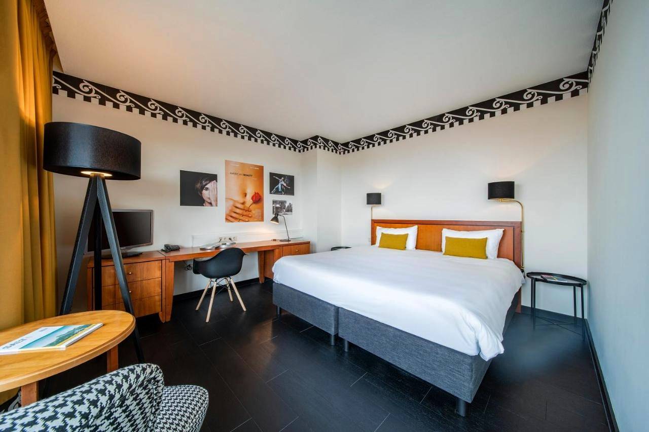 Hotel Theater Figi in Zeist, Bestuur Regio Utrecht