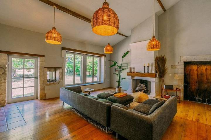 Location de vacances pour 12 personnes, avec piscine ainsi que terrasse et jardin dans La Tour-Blanche-Cercles - 4
